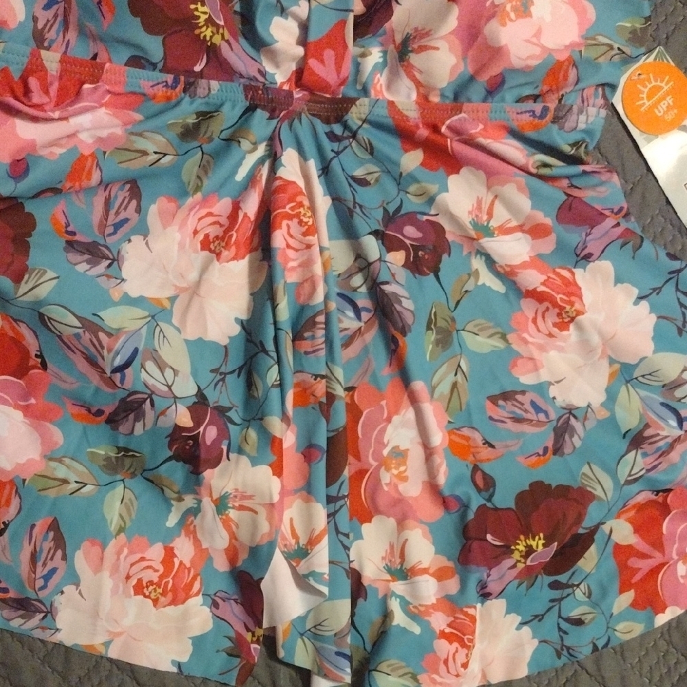 Floral Bathing Suit Top. That Splits And Opens Down The Middle​ - Picture 4 of 6
